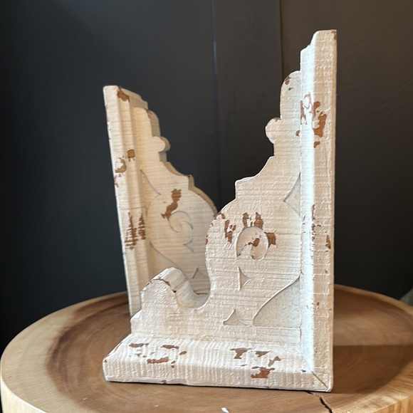 Matching corbel bookends - Picture 3 of 3